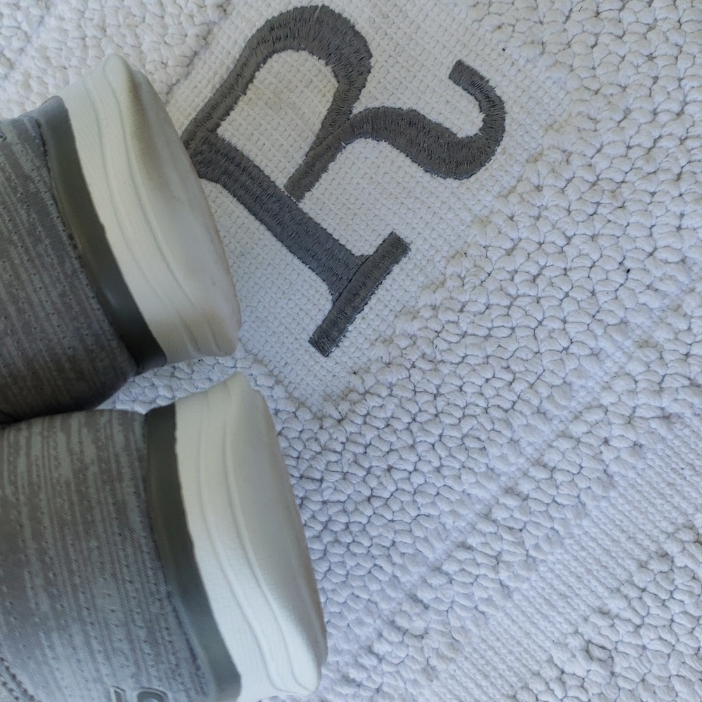 SKECHERS SLIP-ONS - Picture 8 of 10